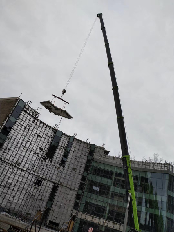 遼寧營口鲅魚圈魔法溫泉懸空透明泳池建設施工二，瑞地格樂亞克力游泳池